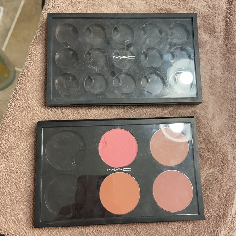 LOT of Mac Blushes and two pro palettes